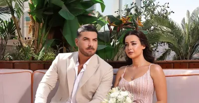 خطوبة حسن خليل وروعة السعدي... إطلالات رومانسية متناغمة  - الصورة بعدسة مهند صادق