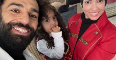 محمد صلاح وزوجته وبناته