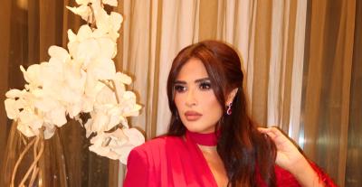 ياسمين عبد العزيز بإطلالة حمراء بتفاصيل الريش من Bronx Banco - الصورة من انستغرام ياسمين عبد العزيز 