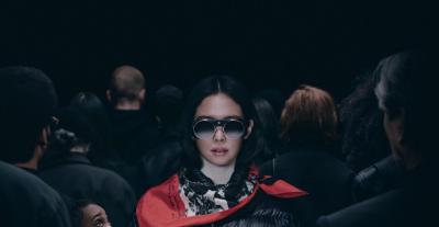 شير وجيني وغريس جونز نجمات حملة Moncler Re/Icons الجديدة