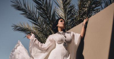 منى زكي بفستان أبيض بتفاصيل معمارية من Zimmermann - الصورة بعدسة عليا راضي 