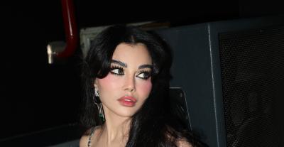 هيفاء وهبي تتألق بفستان فضي من فيرساتشي بأسلوب لماع - الصورة بعدسة أحمد يونس 
