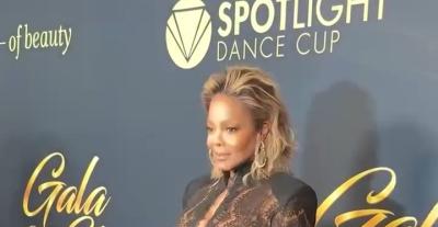 جانيت جاكسون بفستان دانتيل أسود شفاف في Gala of the Stars