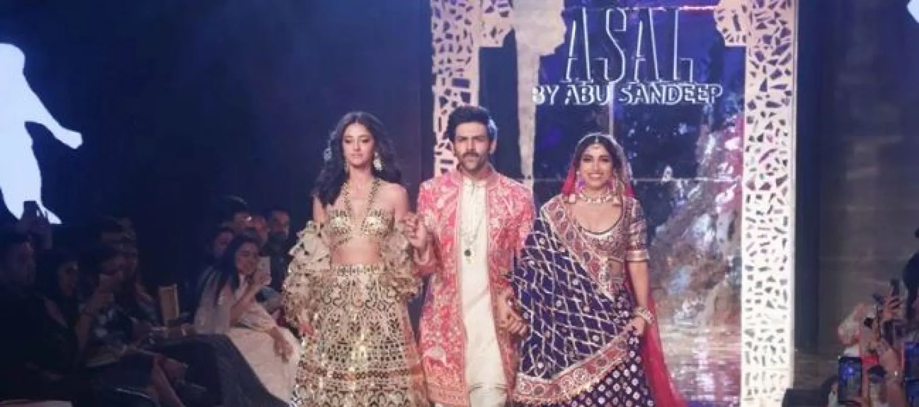 أبطال PATI PATNI AUR WOH على منصة واحدة  - صورة من the Indian Express