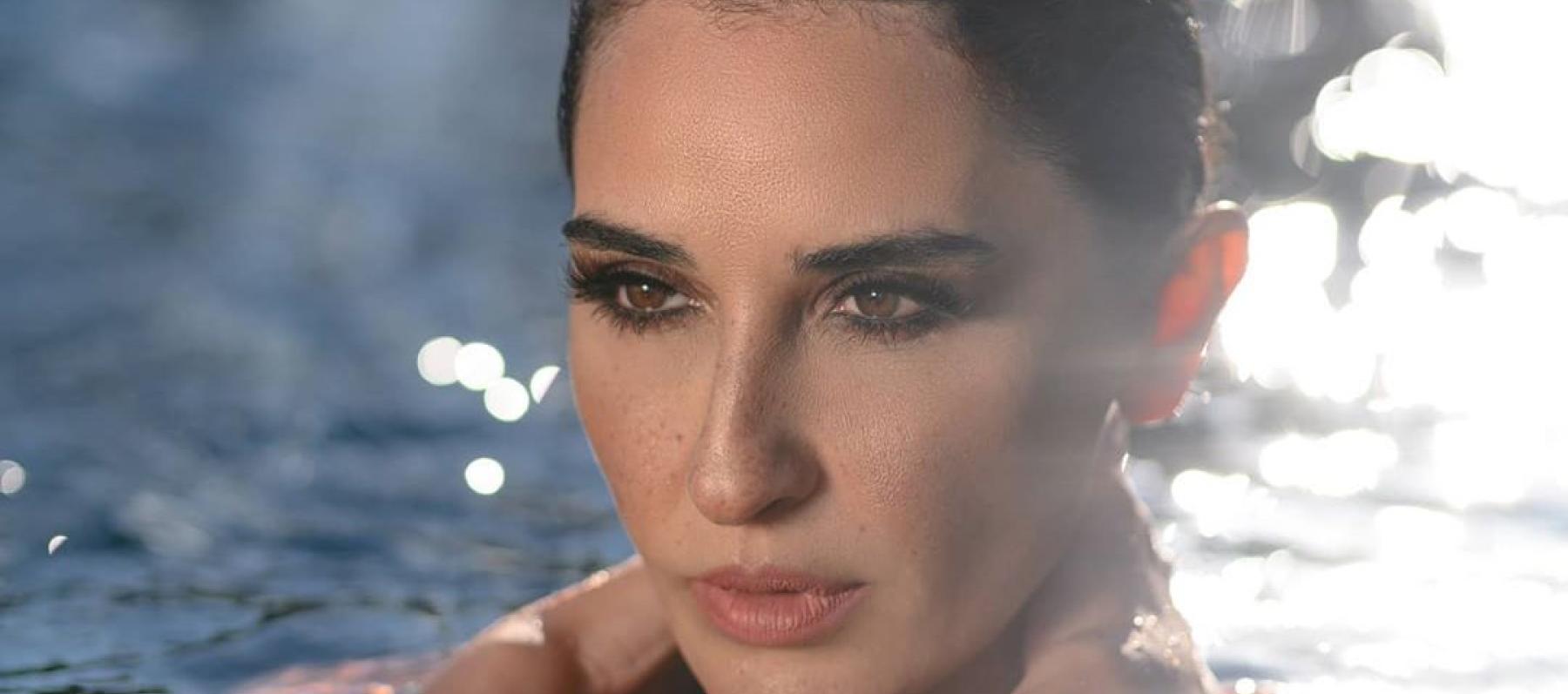 فاطمة ناصر  تخطف الأنظار  في اطلالات صيفية 