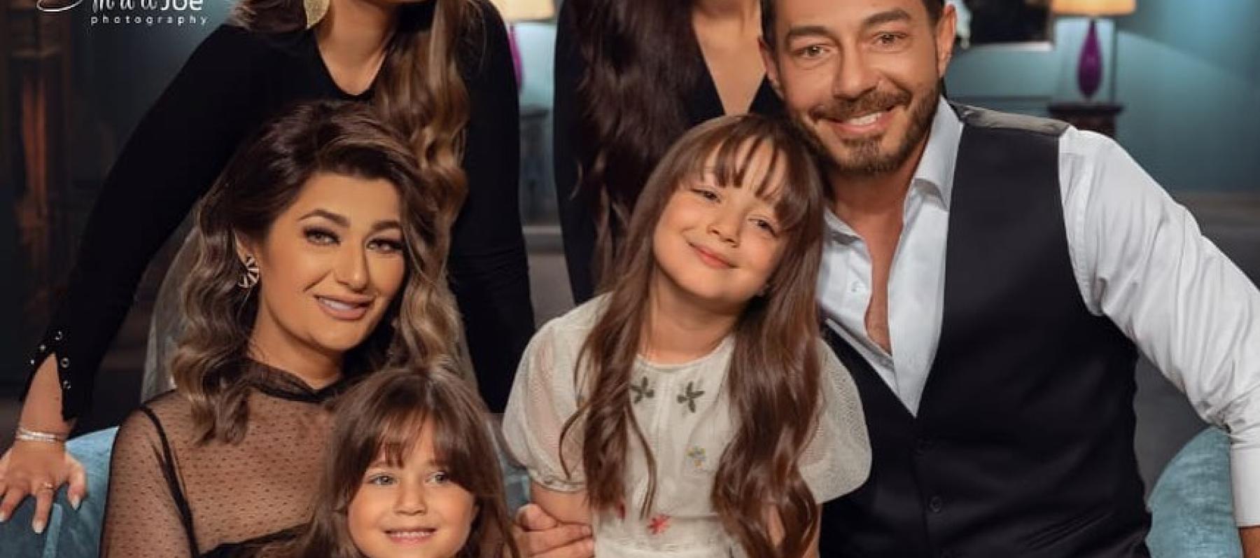 أحمد زاهر مع عائلته