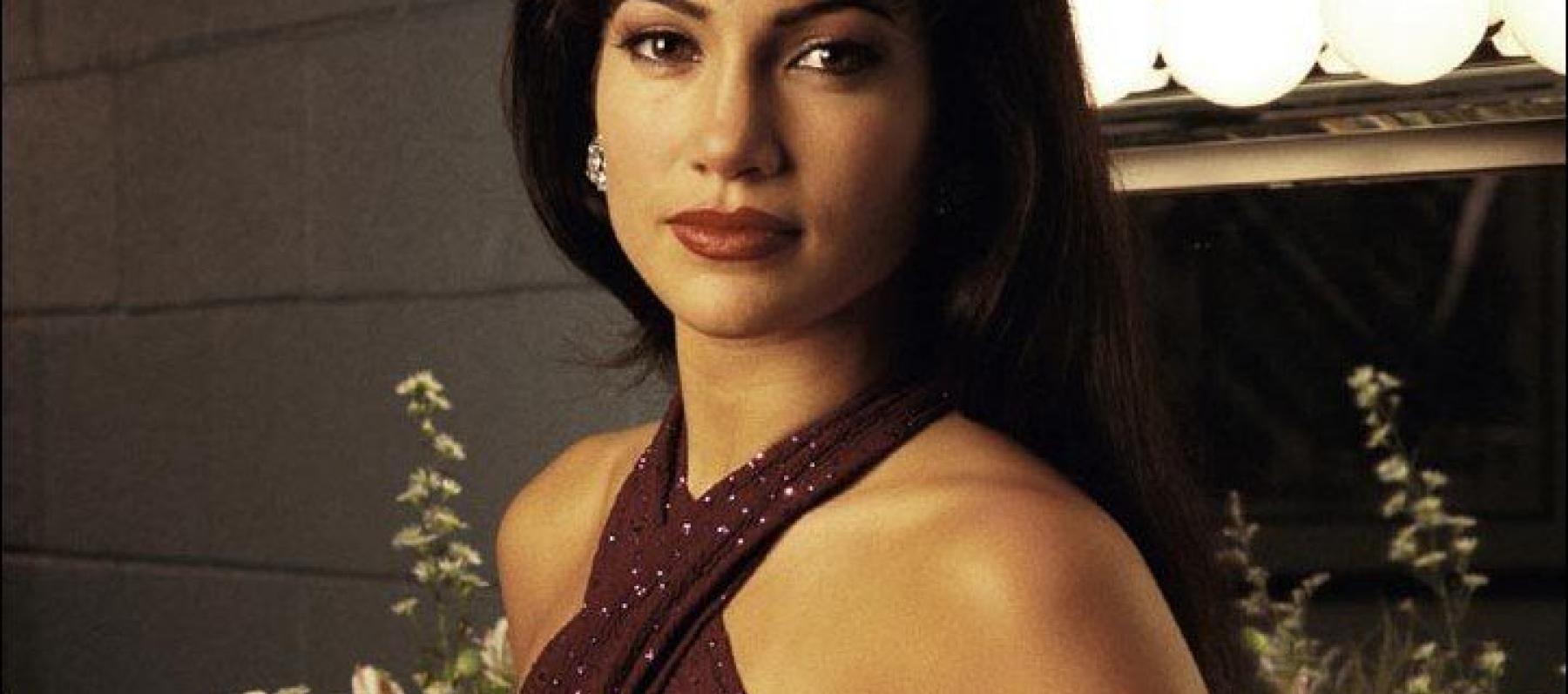 جنيفر لوبيز بدور سيلينا في فيلم Selena في العام 1997
