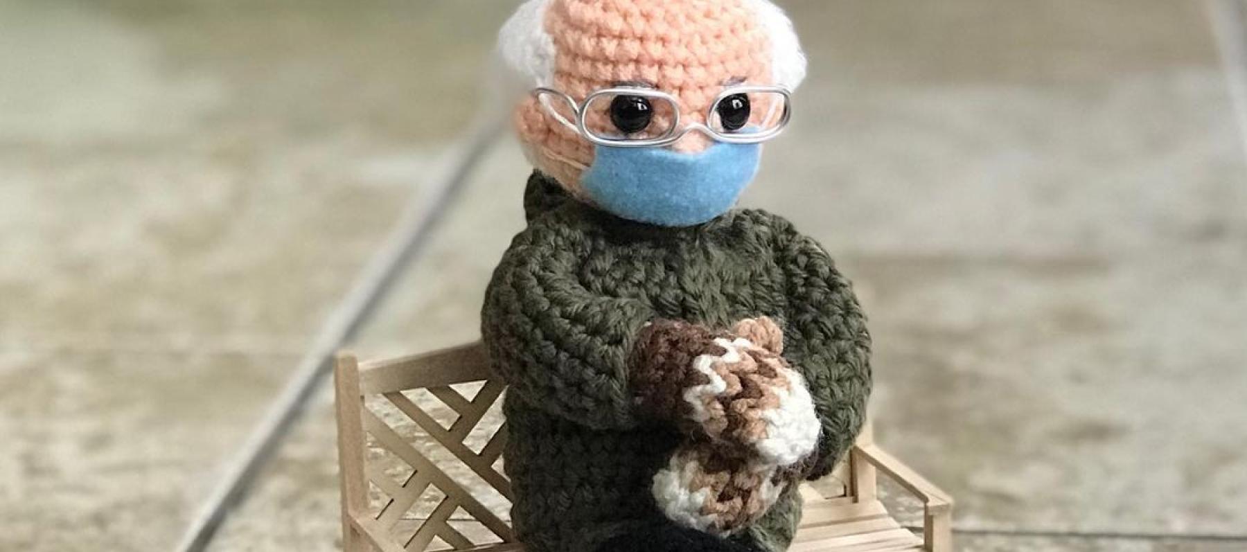 دمية بيرني ساندرز- انستغرام @tobeytimecrochet