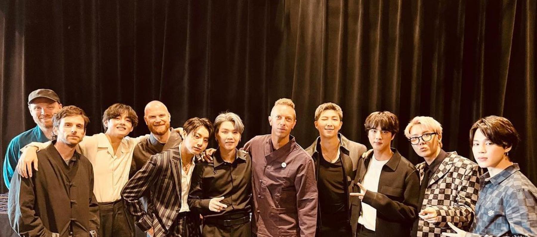 كريس مارتن وفرقة BTS -صورة من تويتر