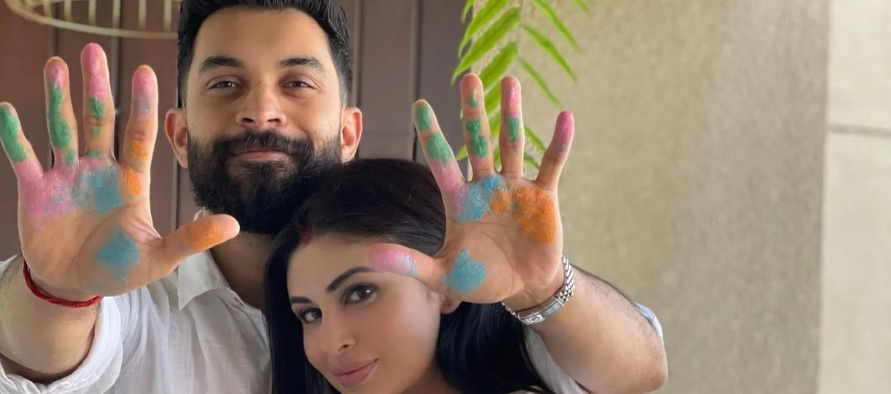 موني روي وزوجها سوراج نامبيار - صورة من إنستغرام