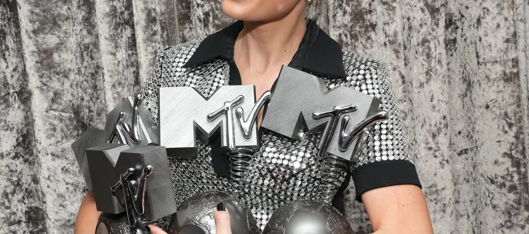 تايلور سويفت تحوز 4 جوائز في حفل الـMTV EMAs- انستقرام @mtvema