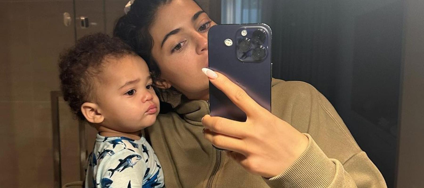 كايلي جينر وابنها Aire Webster - انستقرام @kyliejenner