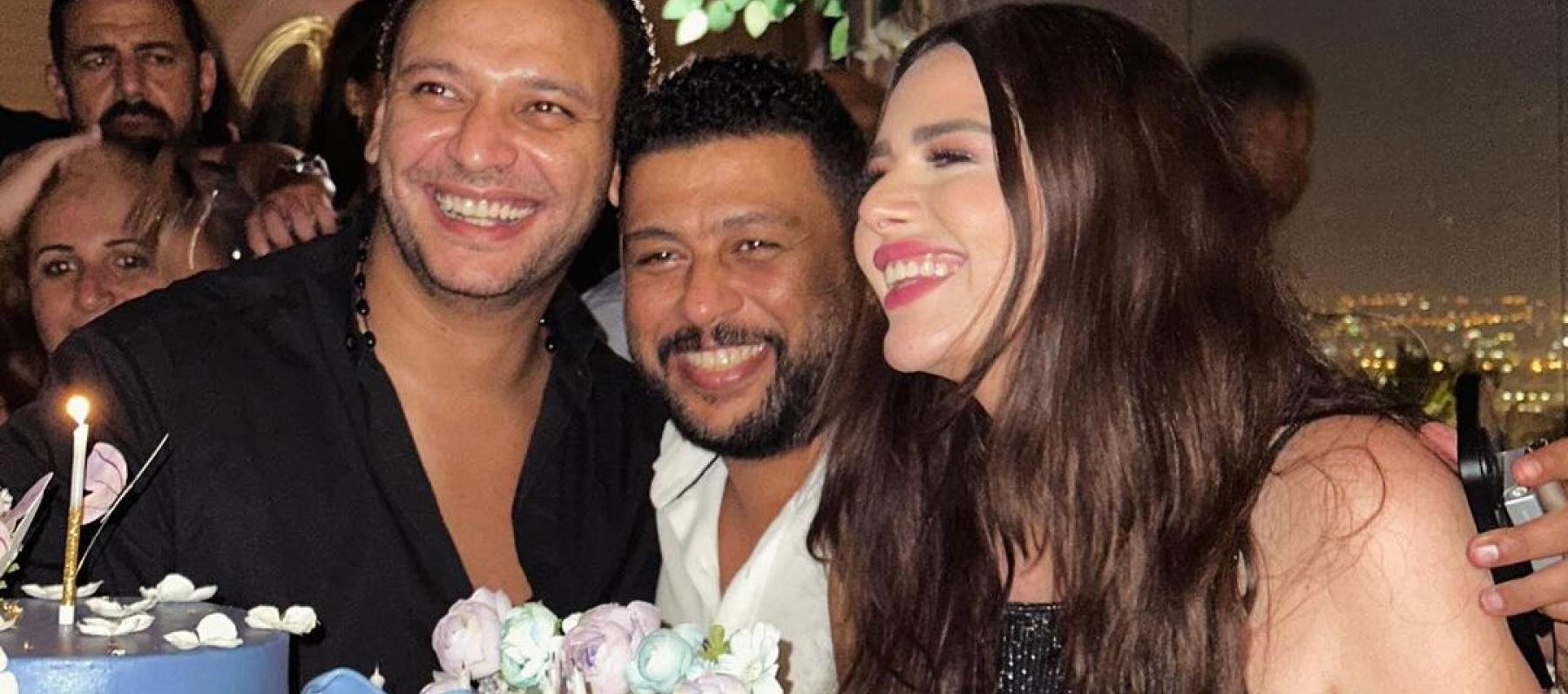 محمد جمعة يتوسط هنادي مهنا وزوجها احمد صالح