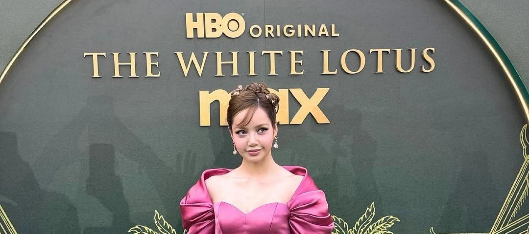 ليسا تختار اطلالة وردية من لويس فيتون في عرض The White Lotus