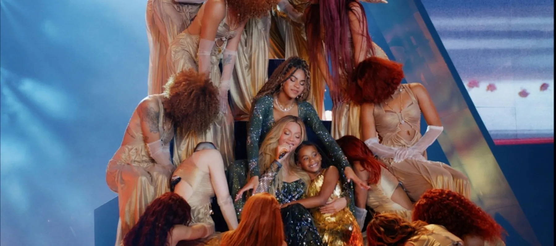  بيونسيه Beyoncé وبناتها بلو آيفي Blue Ivy و رومي كارتر Rumi Carter