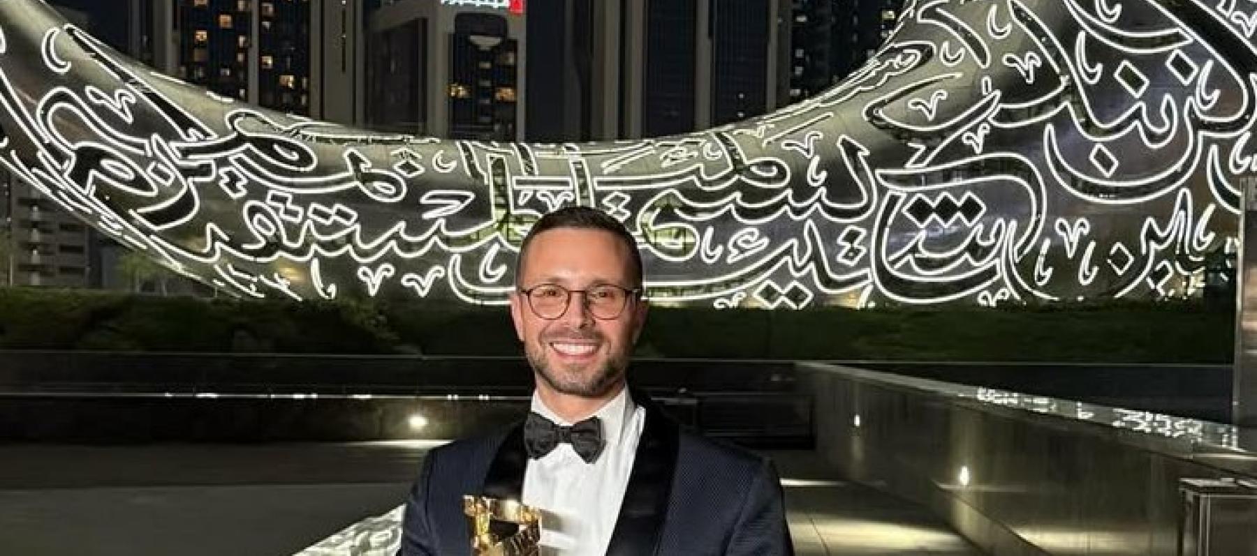 رامي قاضي مصمم العام في حفل  Emigala 2025