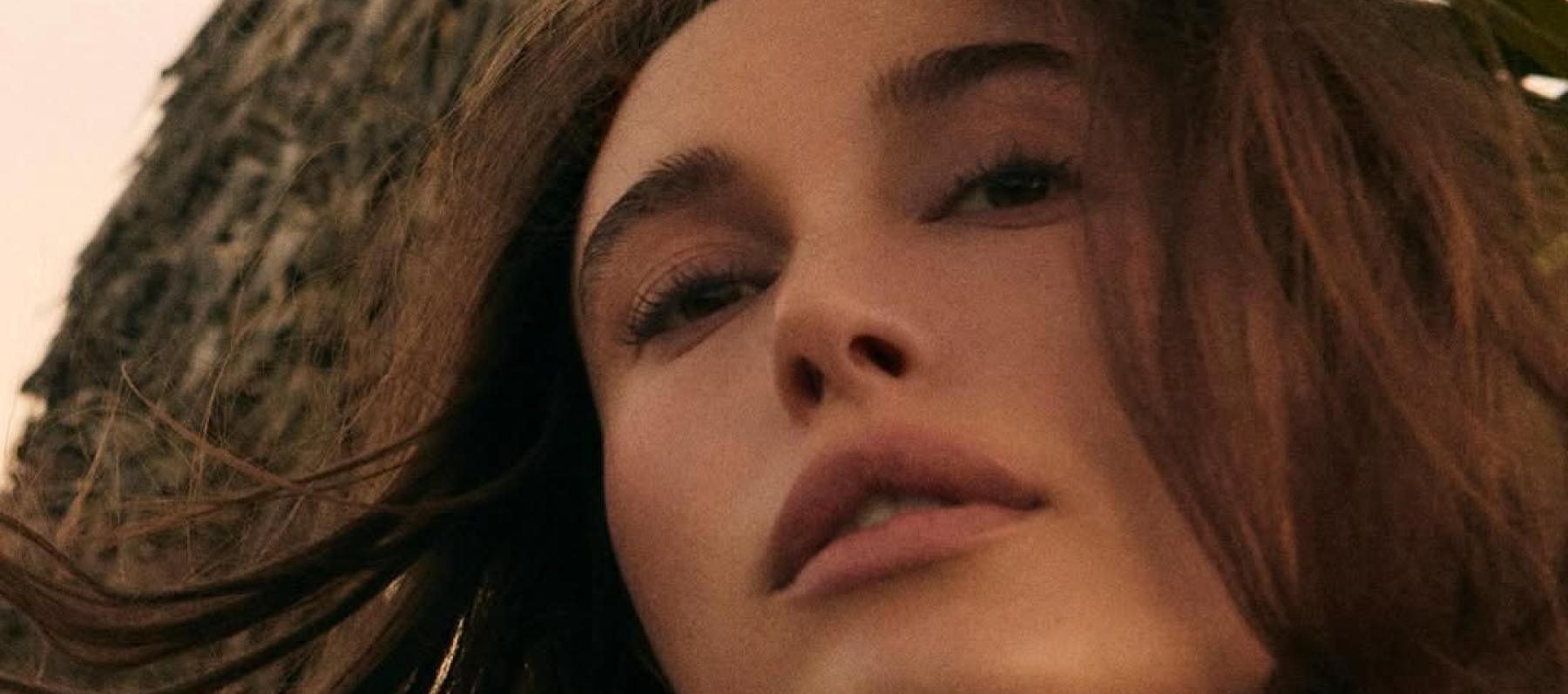 هايلي بيبر Hailey Bieber -  غلاف عدد صيف 2025 - مجلة فوغ Vogue
