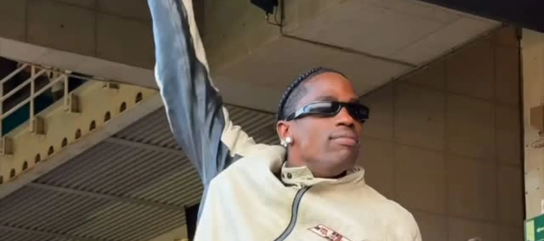 ترافيس سكوت Travis Scott في الكلاسيكو بين برشلونة وريال مدريد