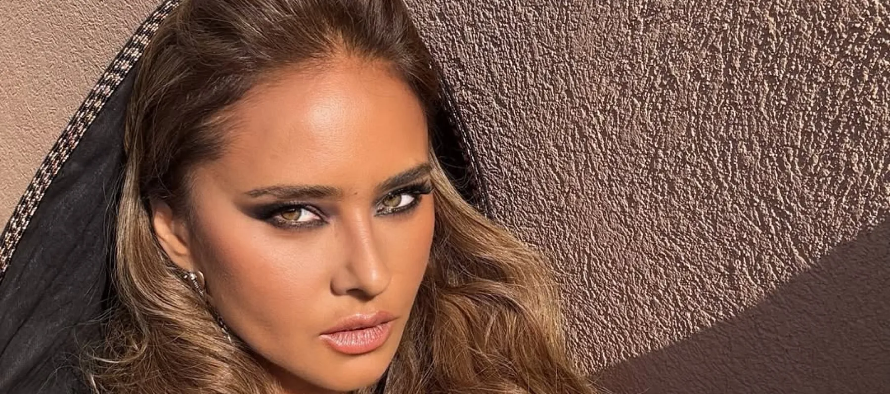 نيللي كريم باطلالة شرقية جميلة خلال أسبوع الموضة للقفطان في المغرب