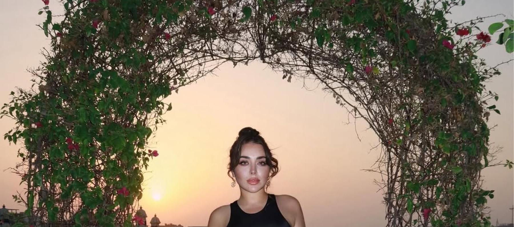 هيا مرعشلي بفستان باللون الأسود بتفاصيل مفتوحة