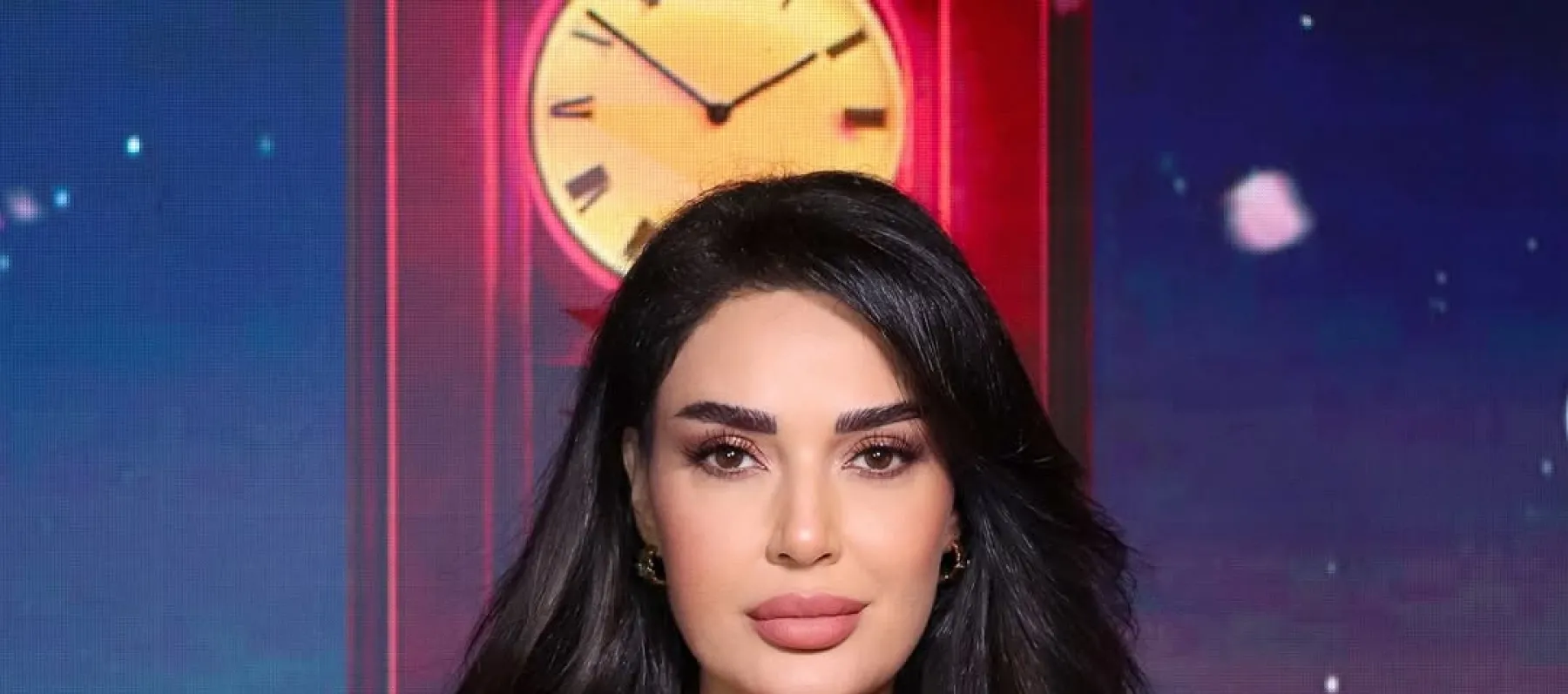 سيرين عبد النور تلفت الأنظار بفستان أسود ميدي من إليزابيتا فرانكي