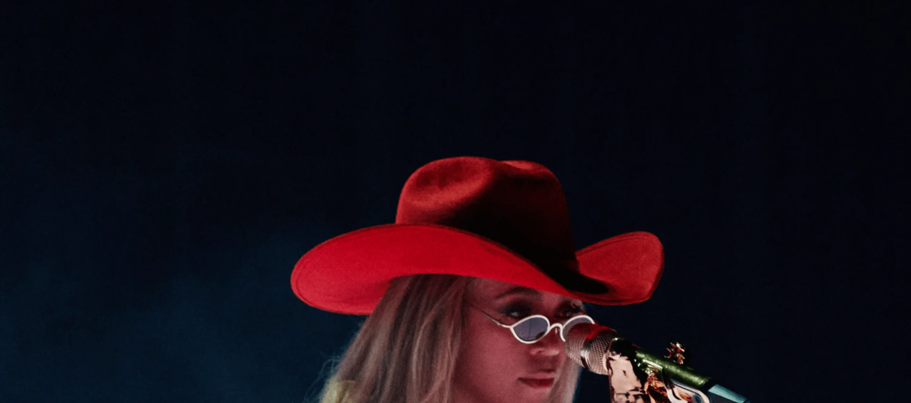بيونسيه تتألق بفستان أحمر من جان بيار خوري في جولة Cowboy Carter 