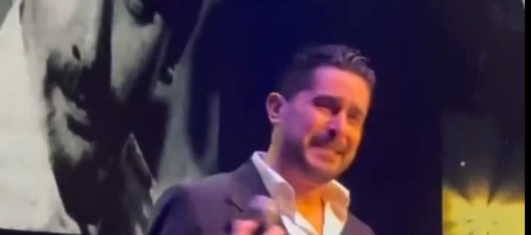 محمد خيري يبكي زياد الرحباني على المسرح..سألوني الناس