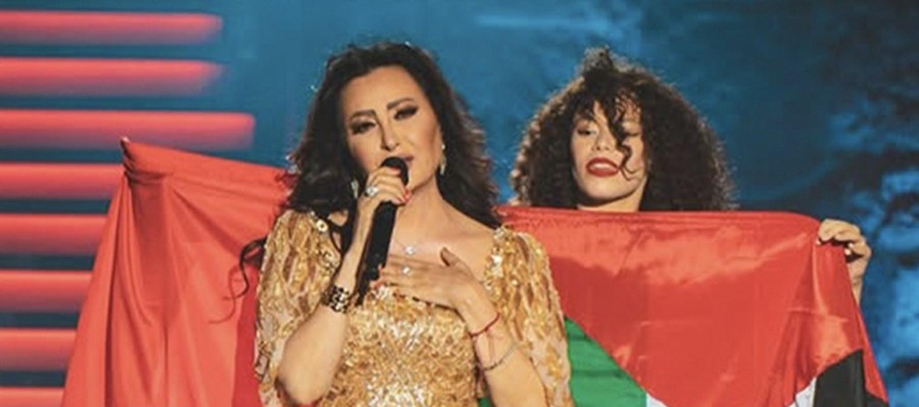 لطيفة بالعلم التونسي والفلسطيني