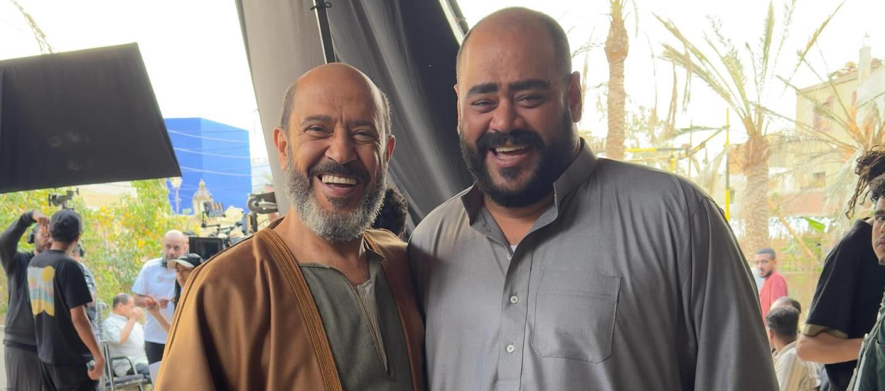 محمد ممدوح وأشرف عبد الباقي في كواليس فيلم السادة الأفاضل