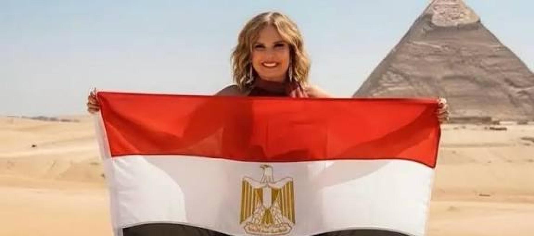 يسرا تحتفل بذكري أكتوبر