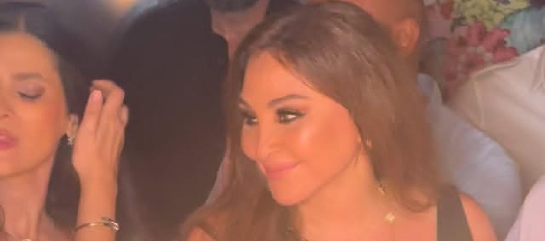 إليسا في عيدها بفستان أسود قصير وفي جلسة تصوير بالروب