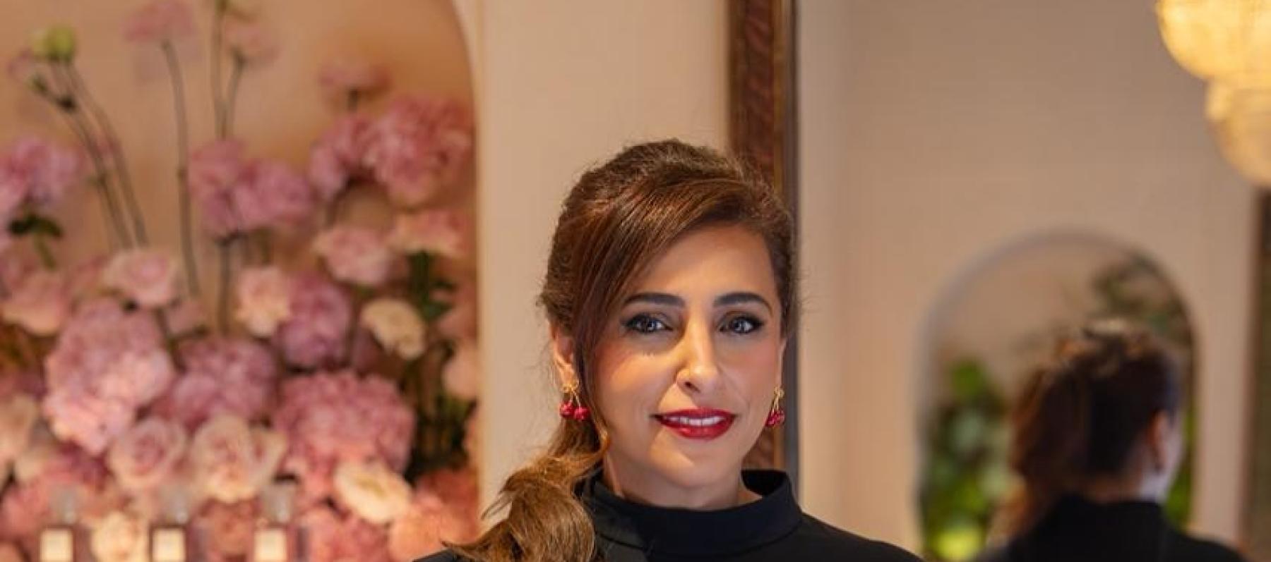 الشيخة بدور القاسمي باطلالة من فالنتينو في بيت اللوال في الشارقة