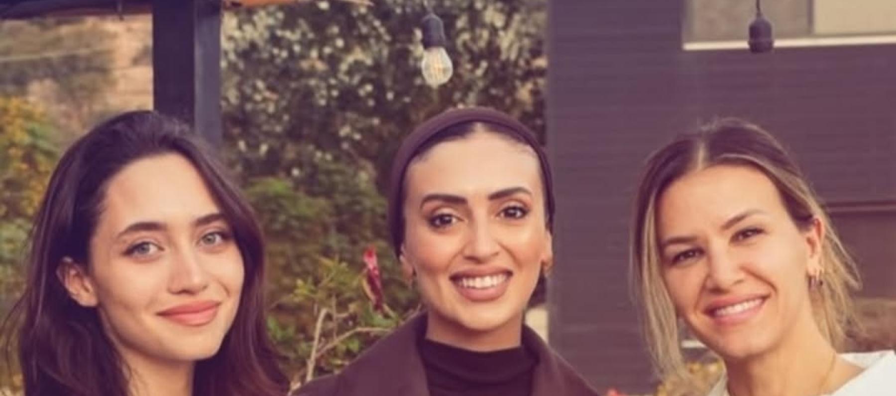 الأميرة جليلة بفستان فيكتوريا بيكهام وحقيبة Clio Peppiatt