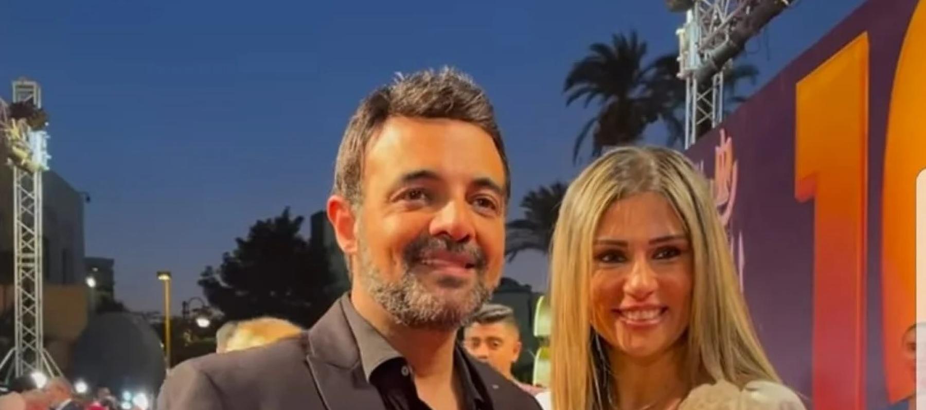 عمرو محمود ياسين وزوجته