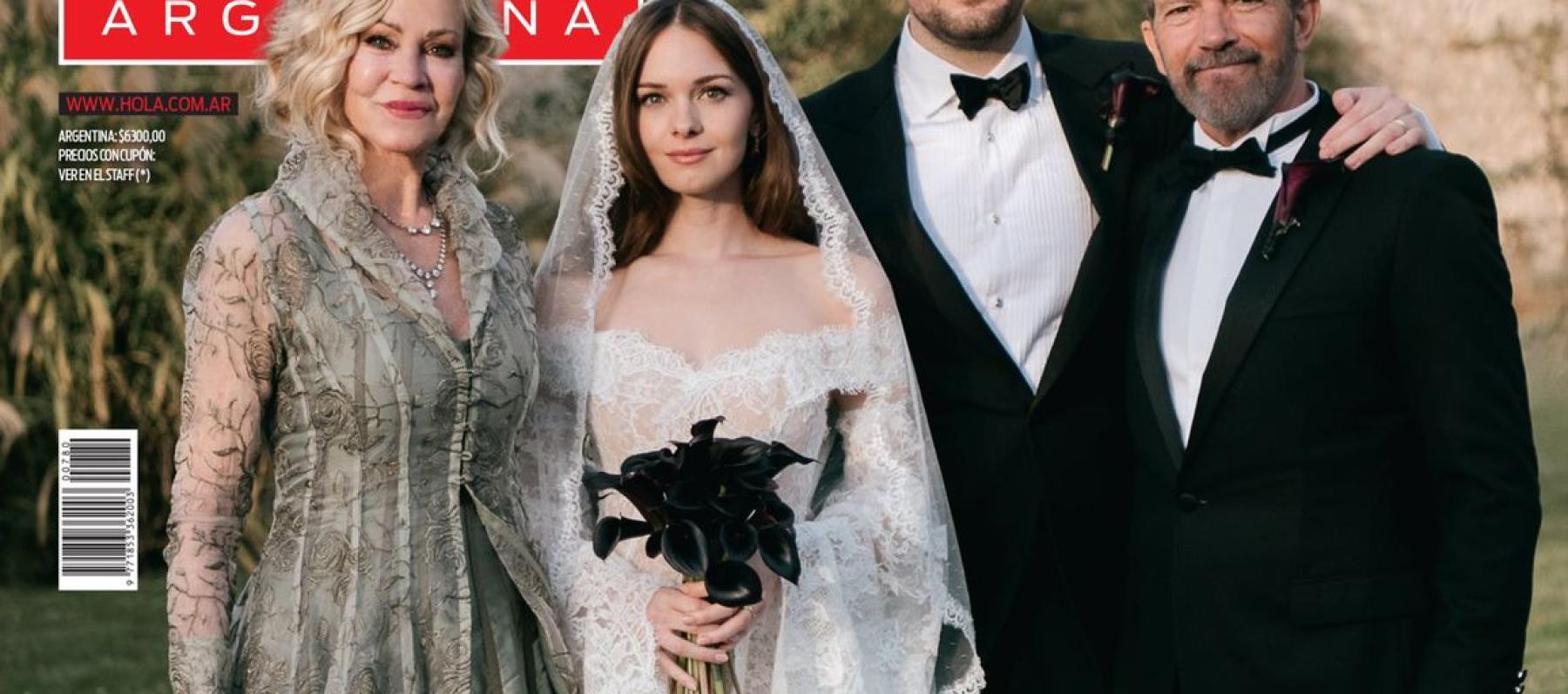 أنطونيو بانديراس وميلاني غريفيث مع إبنته وزوجها - إكس