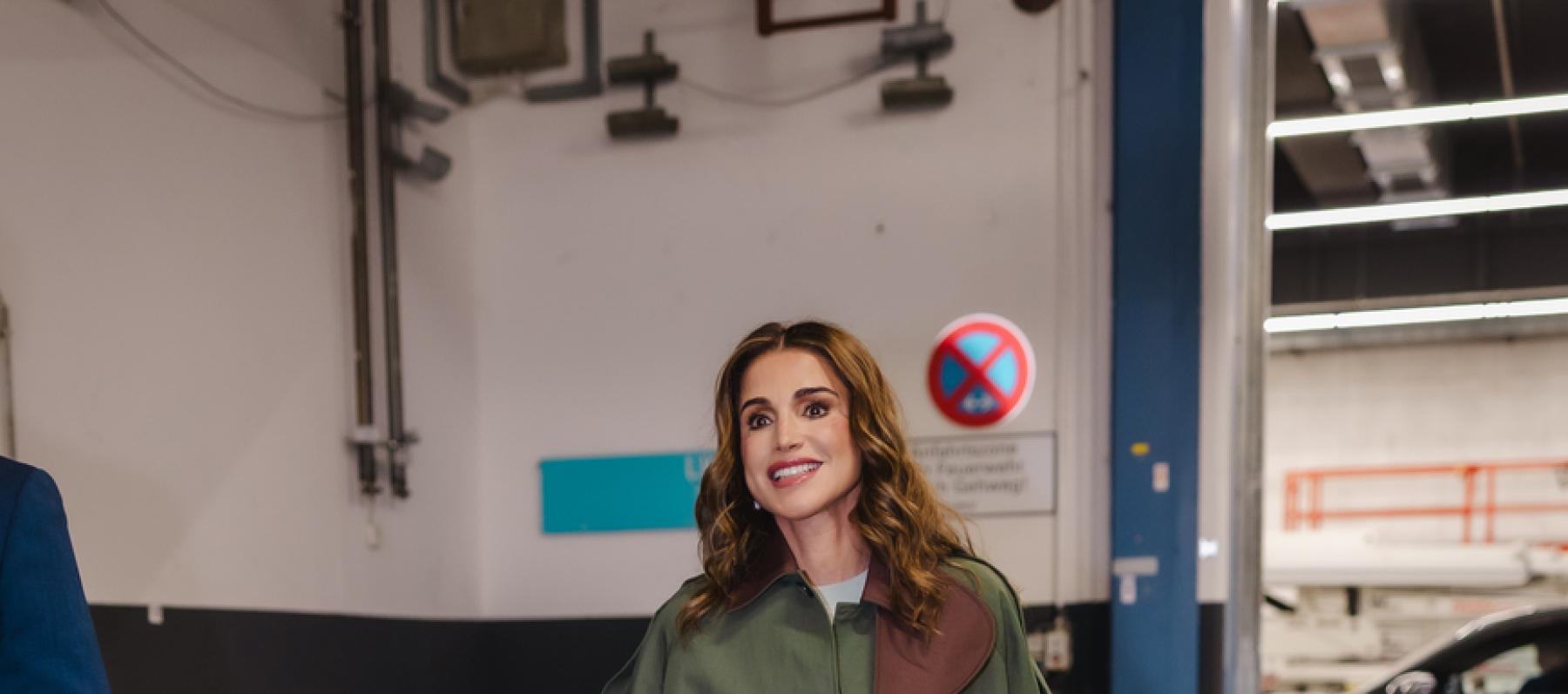 تفاصيل إطلالة الملكة رانيا العصرية في قمة One Young World - الصورة من تفاصيل إطلالة الملكة رانيا العصرية ©️ Royal Hashemite Court