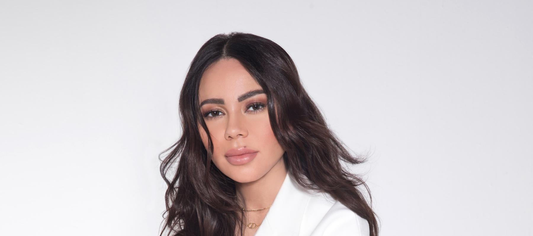 أسما إبراهيم تقدم ضيافة