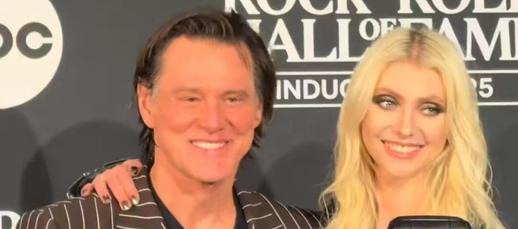 جيم كاري و تايلور مومسن