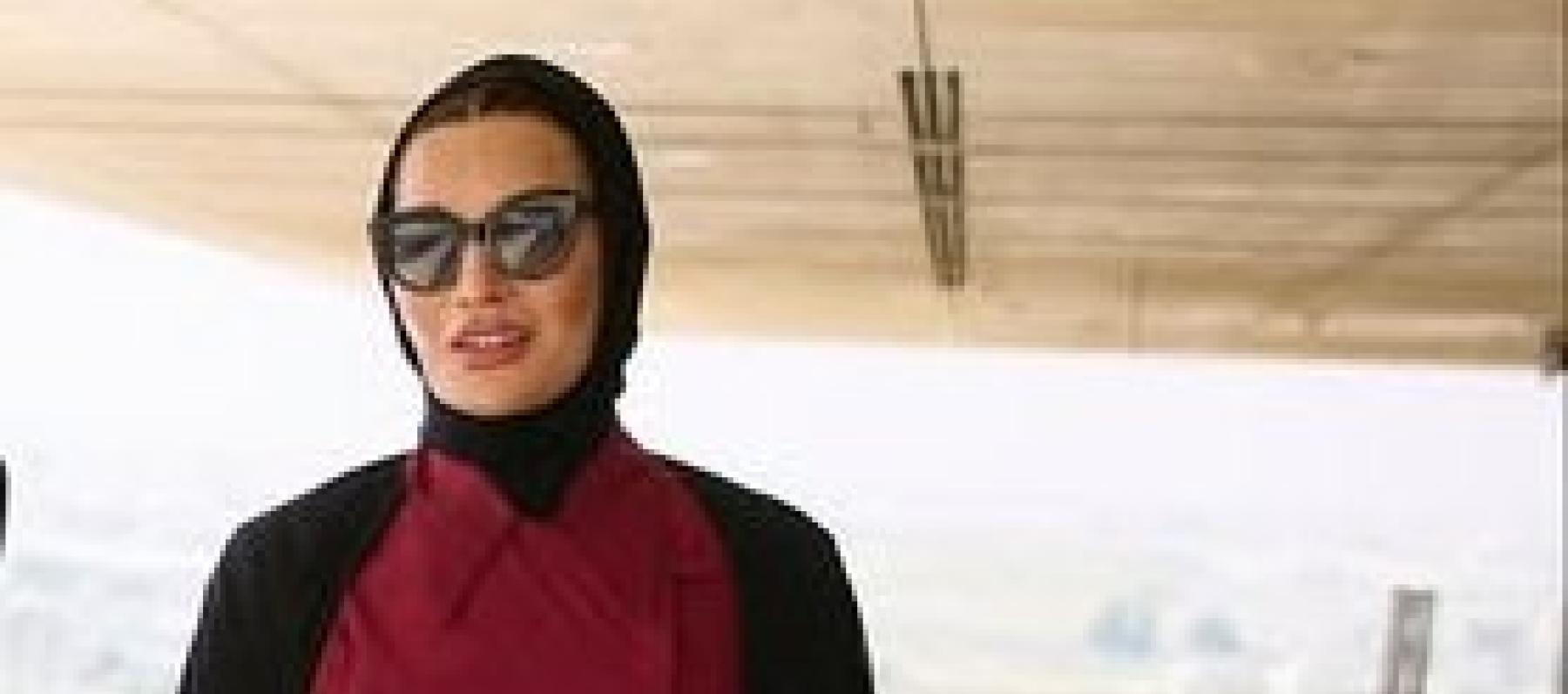 الشيخة موزا بفستان مخصص من Juan Vidal  وحقيبة Roger Vivier