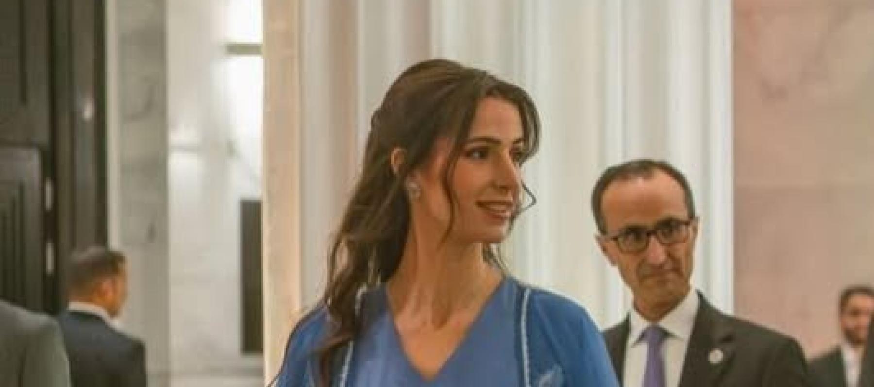 الأميرة رجوة بثوب تقليدي من ايمان الأحمد وحقيبة فالنتينو 