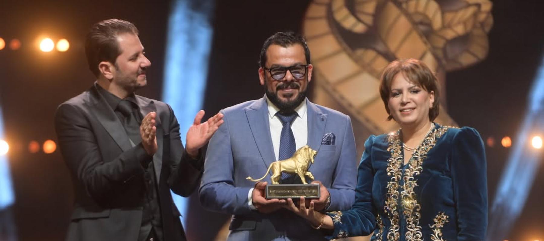 تكريم منذر رياحنة في مهرجان وهران السينمائي الدولي بدورته الثالثة عشرة