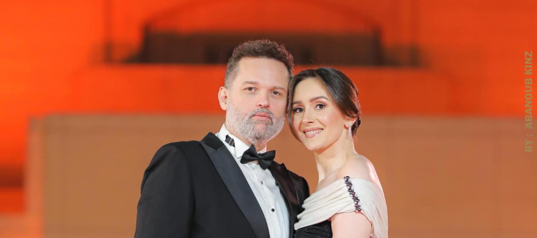 محمد محمود عبد العزيز  وزوجته - صورة من فيسبوك