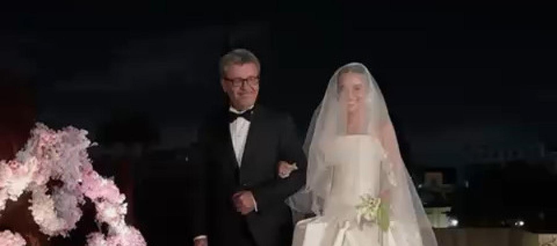 العروس ملك مع والدها عمرو عرفة - صورة معدلة