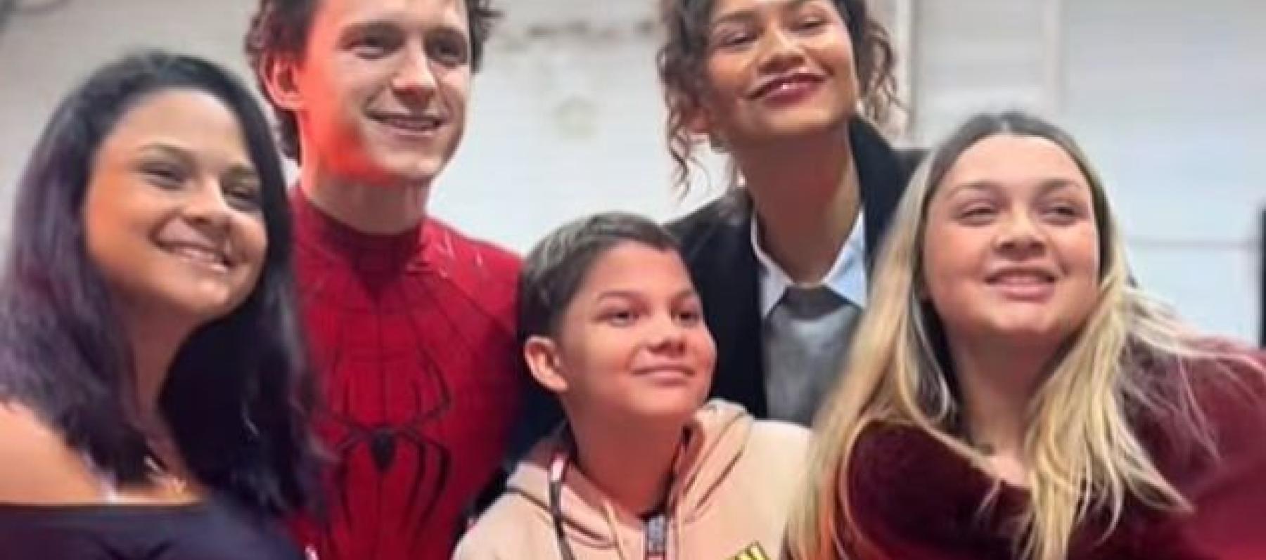 توم هولاند وزيندايا مع جاك من مؤسسة Make-A-Wish - تيك توك