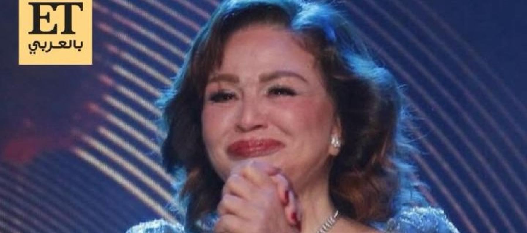 تأثر إلهام شاهين أثناء تكريمها في مهرجان شرم الشيخ للمسرح