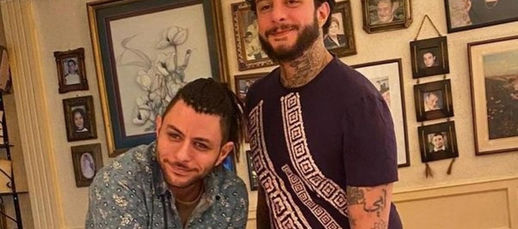 أحمد الفيشاوي وشقيقه عمر ووالدتهم