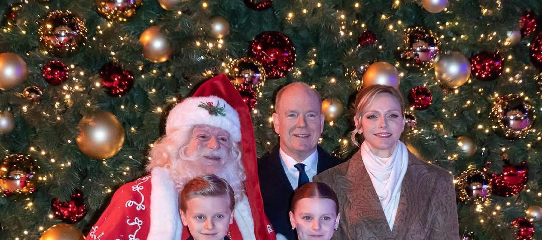 إطلالات الأميرة شارلين وابنتها في حفل إضاءة ساحة موناكو