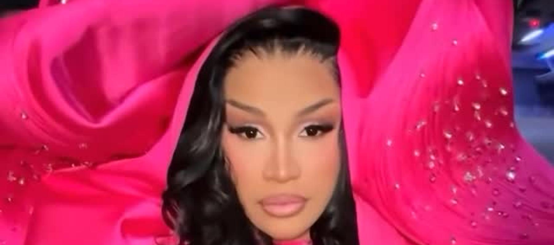 كاردي بي بـ Bodysuit غوراف غوبتا في أول ظهور لها بالسعودية