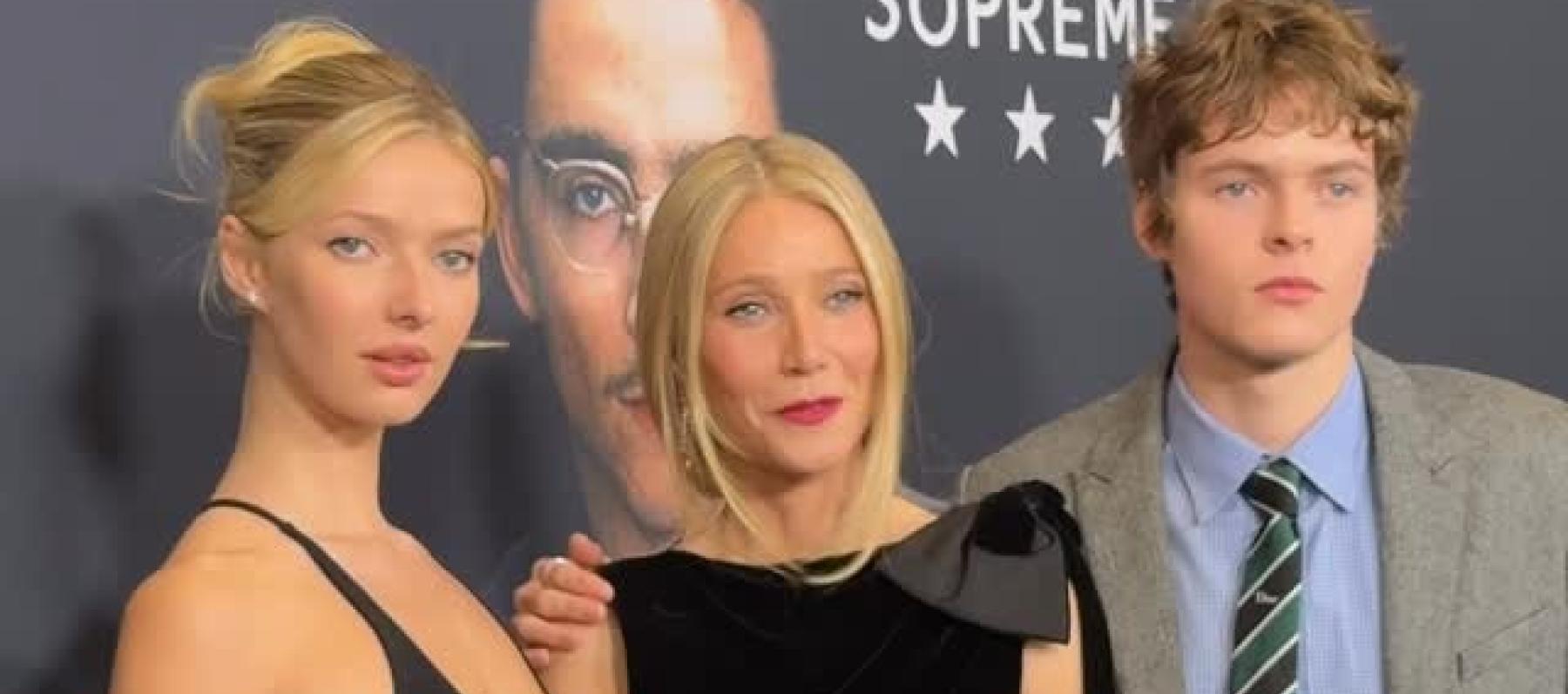 آبل مارتن تعيد إحياء فستان غوينيث بالترو الأيقوني من كالفن كلاين