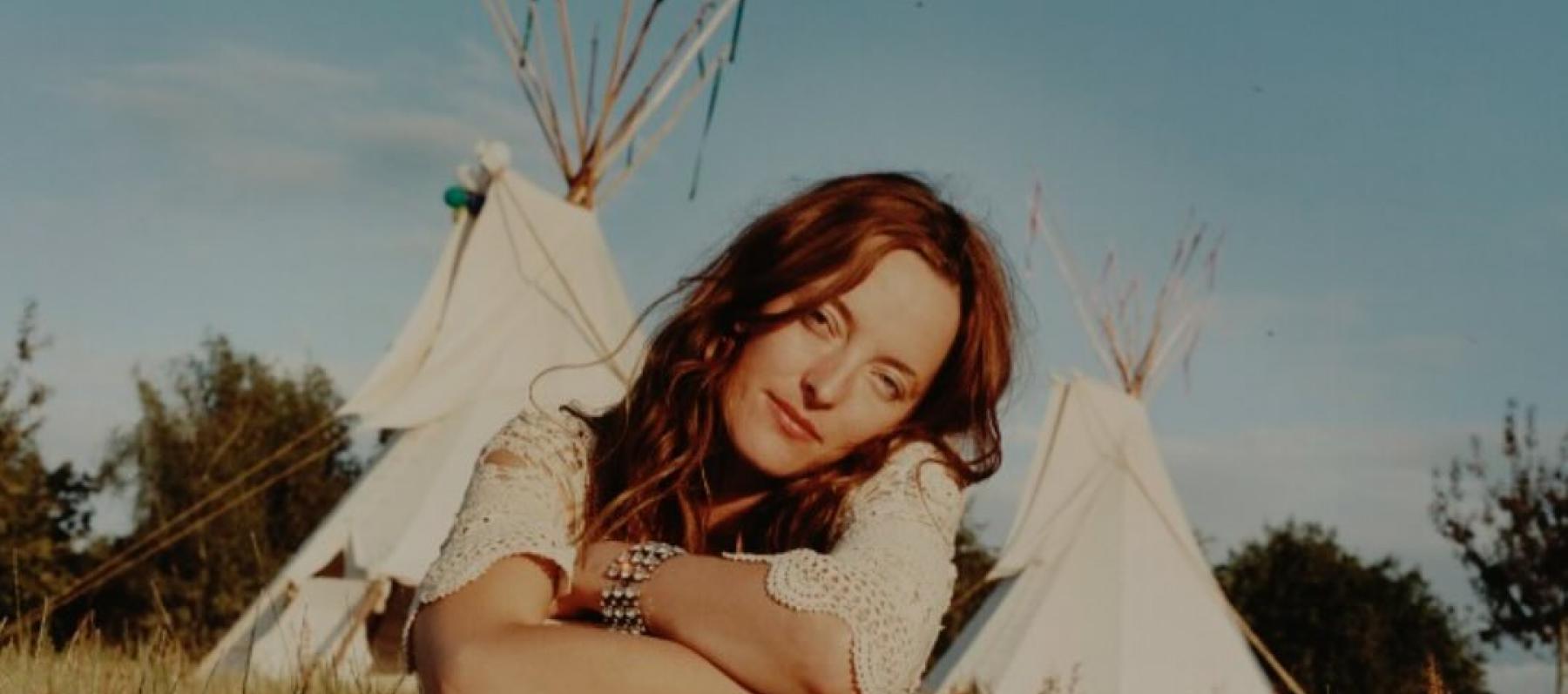 في حوار خاص: أليس تامبرلي تحتفي بالمرأة العربية - الصورة بعدسة Venetia Dearden